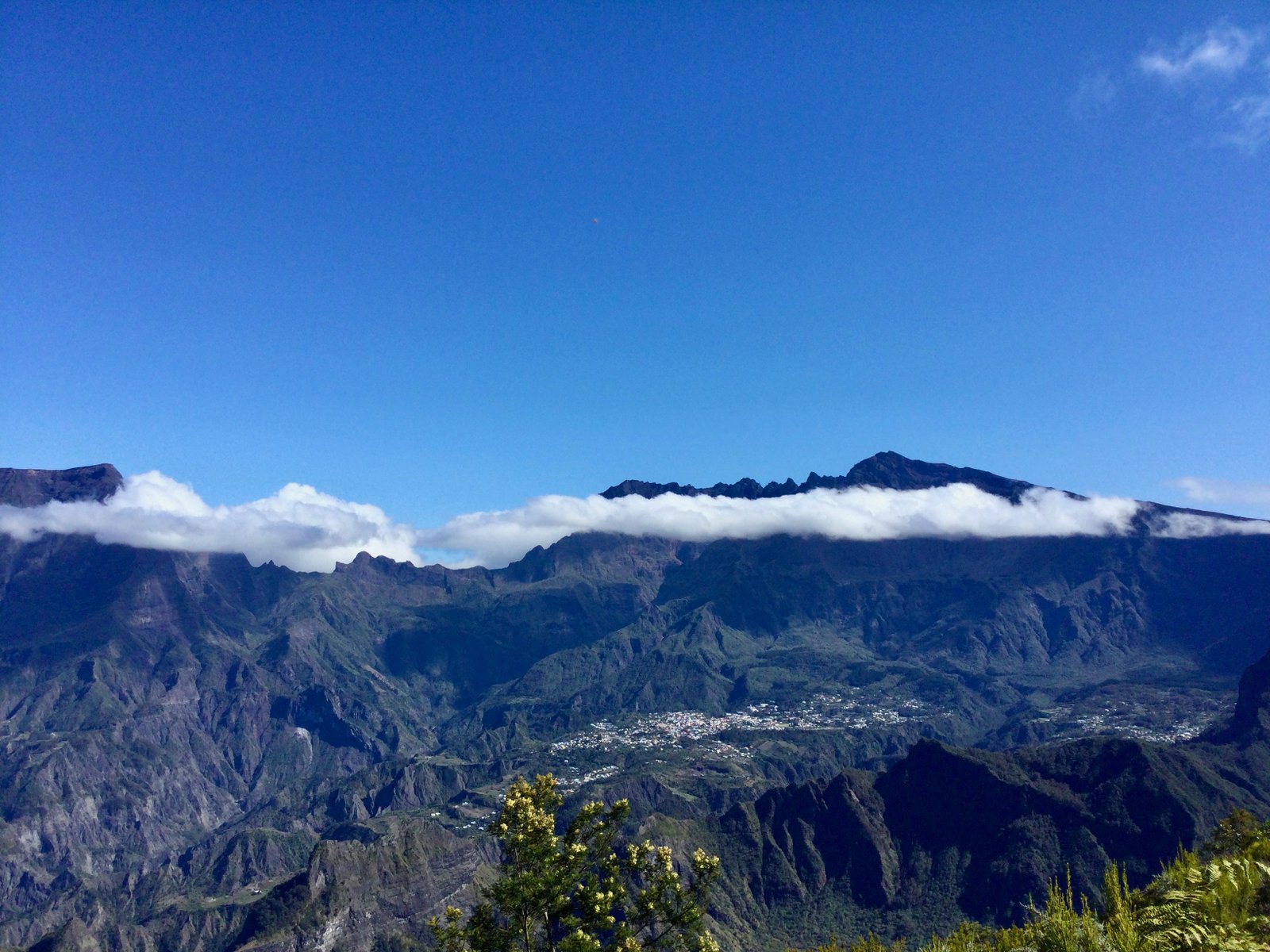 16. Belvedere a l'arrivee du sentier de Bayonne-Piton des Neiges Grand Benare.png
