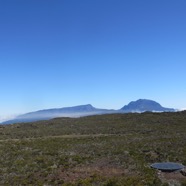 13. Végétation éricoïde , retenue ??? SDIS, le Grand Bénare et le Piton des Neiges.jpeg