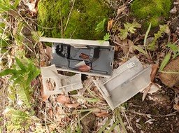 boîte à raticide cassée