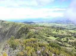 16 -Du haut du Nez de Bœuf, la côte de Saint-Pierre à Étang-Salé, sous les nuages