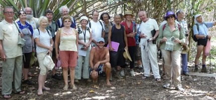 Le groupe sous le Talipot P1110915