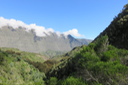 Le Piton du Maïdo à droite