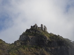 Zoom_sur_les_Trois_Slazes_depuis_le_plateau_du_Kelval