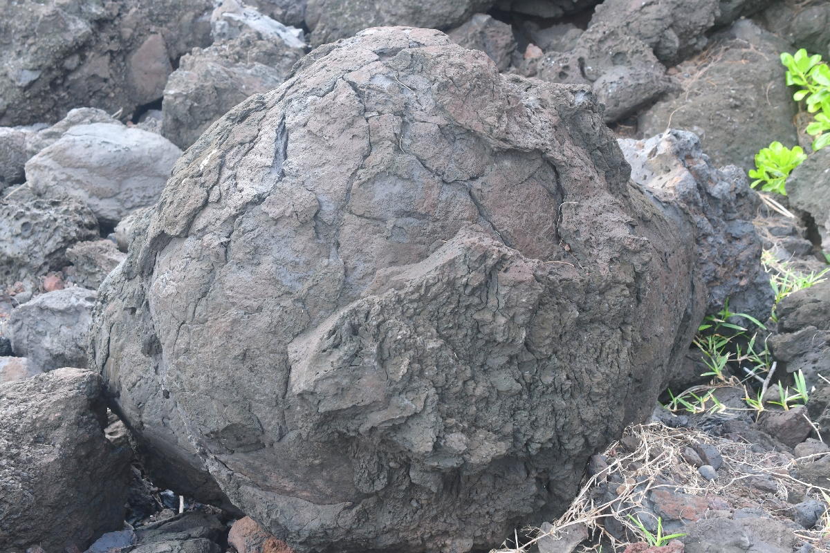 Boule de lave accrétionnée 9763.jpeg