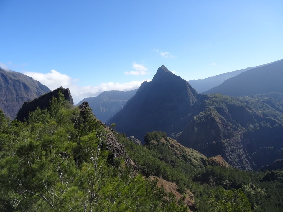 4 - Piton Cabris avant la descente dans le Bras d'Oussy .jpg