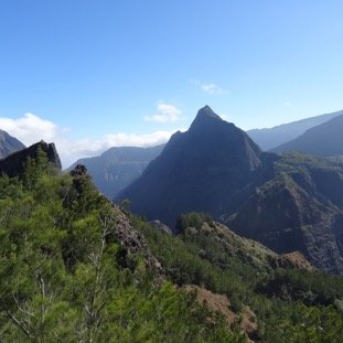 4 - Piton Cabris avant la descente dans le Bras d'Oussy .jpg
