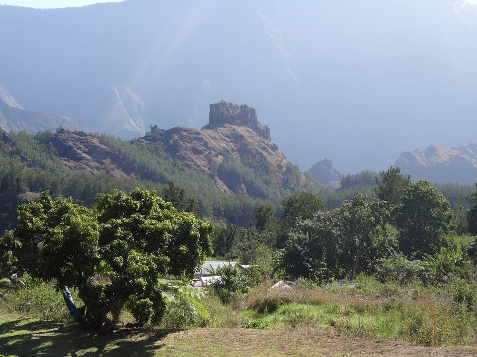 11 - Le Piton Carre depuis Ilet a Bourse les Hauts.jpg