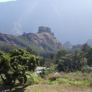 11 - Le Piton Carre depuis Ilet a Bourse les Hauts.jpg