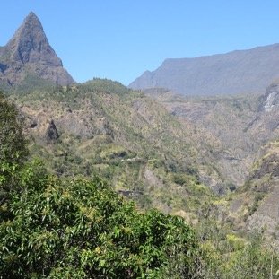 13 - Au loin Cayenne, Piton Calumets, Grand Benare.jpg