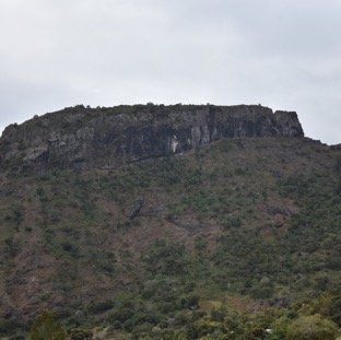 17 - Le Piton Carre depuis le gite Piton Calumets.jpg
