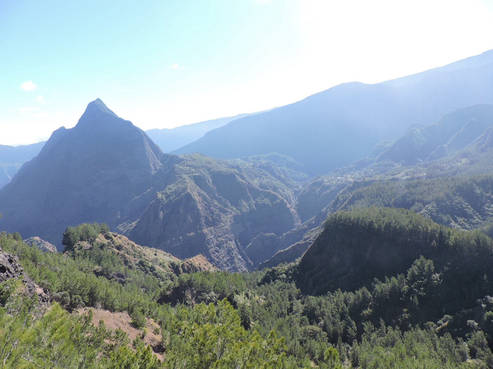 52 Piton Cabris, Aurere et Il et a Malheur face a face .JPG