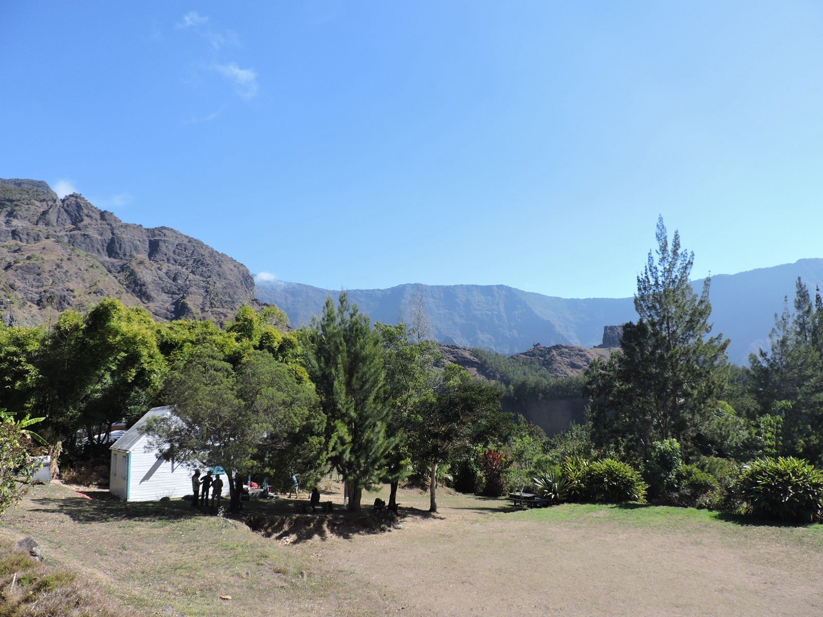 75 La cour de l'ecole .JPG