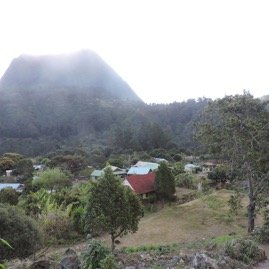 80 Ilet a Malheur, au fond piton Cabris .JPG