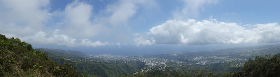 Panoramique au point de vue du Pic Adam sur St Denis 