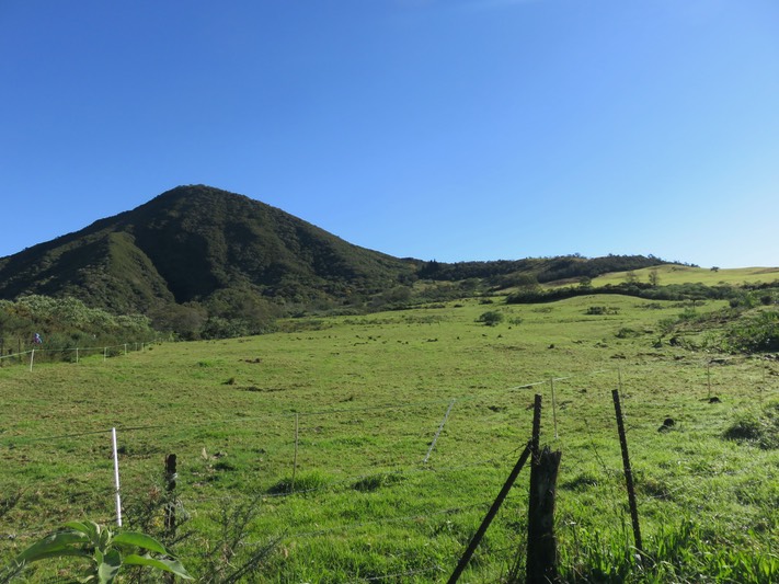 1. Vue u le Piton Bleu au départ