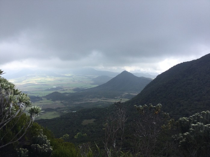 31 Vue vers le nord, depuis la montée vers le sommet du Piton Rouge