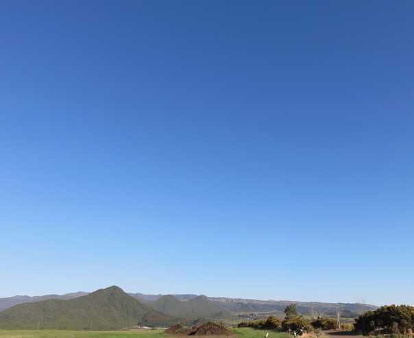 19 Vue vers le massif du volcan -  Fin d'après-midi, pas un nuage !