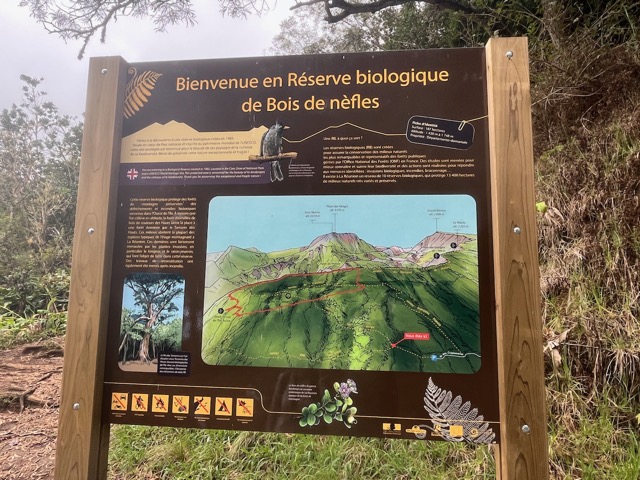 1. Le nouveau panneau tout neuf et remarquablement pédagogique.jpeg