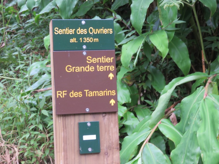 Panneau d'entrée du sentier dans sa partie haute