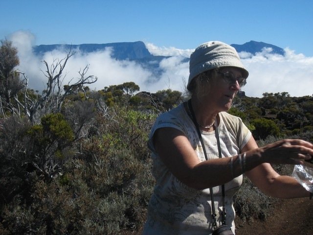 IMG 0854 nicole devant Piton des neiges